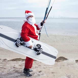 Its beginning to look a lot like Christmas. #SantaKiteJam #Florida (photo by Larry Farkas)