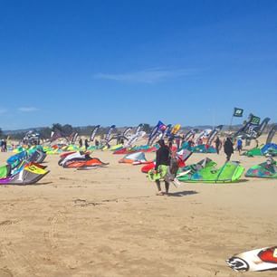  Day two and all the small #kites are out on the water! #kiteXpo #kitesurfing #kiteboarding #PismoBeach 