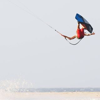  Sky above me. Water below me. Fire within me. Rider: @liamwhaley Photo: @tepinheiro 