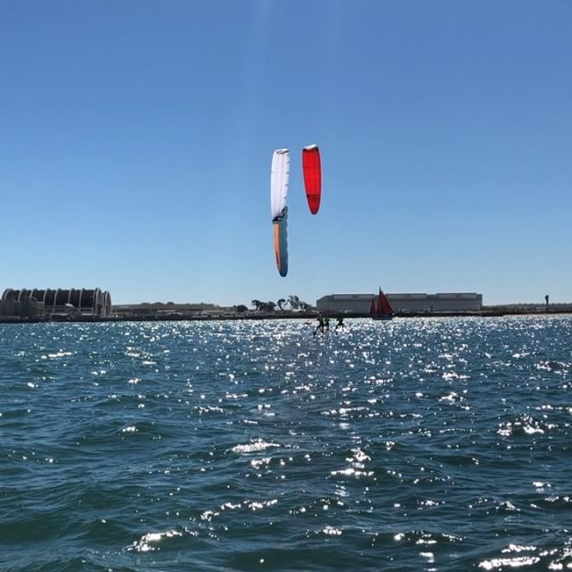 Final day of the 2017 @sandiegoextremesailing @extremesailing San Diego Kiteboard Invitational #kitefoil #kiteboarding #foilracing #kiteboard #kite #sailing 
#extremesailing
@visitsandiego
@north_sails
@flyingphantom @sap
@landrover @zhik
@gacpindar
@cisco @highfieldboats
@palmarinabodrum
@portofsandiego @ussailing
