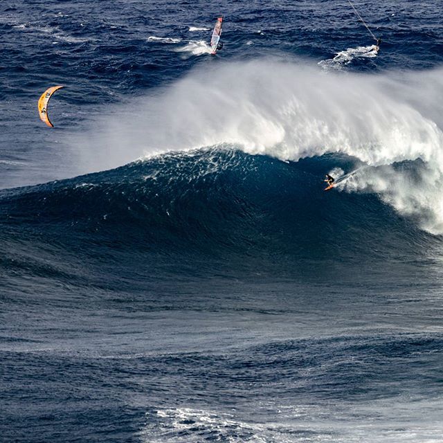 Winter is just around the corner and big wave season is about to go off! Flashback to [FRONTSIDE] of last year's winter issue. @driftwoodfoto captures @jesserichman from the cliffs above Jaws on one of the biggest waves of the swell.