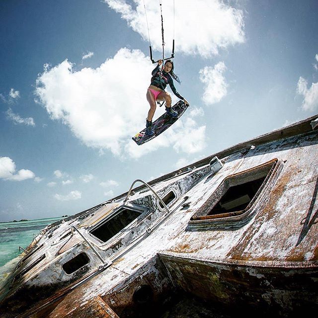 Be strong. Be fearless. 
@brunakajiya clearing a yacht wreck in Anegada, BVI. 
#internationalwomensday
Photo: @owen_buggy_photography