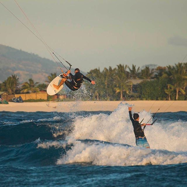 There's nothing better than looking back and seeing your friend pull off the sickest air! 
Photo: @namotu