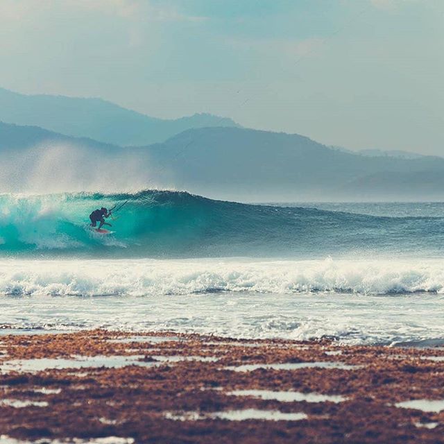 What a way to start the week! 
Rider: @jacobvictorin 
Photo: @gustavhallen_