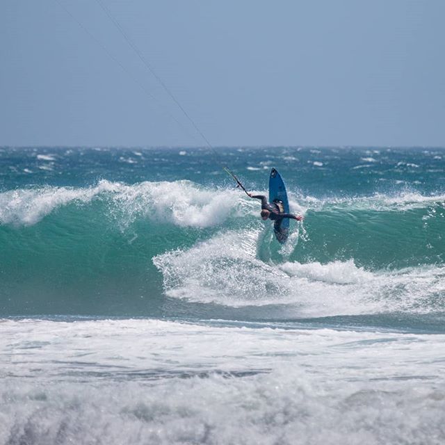 "I feel like I’m surfing but I’m catching 10 times as many waves and I’m not having to paddle. I can go out for an hour and catch 30 waves and do 100 backside snaps in an hour instead of 10 in two hours," local shaper @noeboards says of kiting vs. surfing. Read how this Santa Cruz surfboard shaper is pushing the potential and cultivating the crossover from waves to wind at www.thekiteboarder.com.
