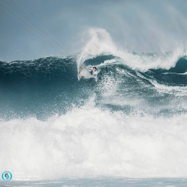 The level of riding has been insane this week at Ponta Preta for the first stop of the 2019 @gkakitesurf World Tour! It's safe to say you're missing out if you forget to tune into the livestream for finals tomorrow! 
Photos: @ydwer
