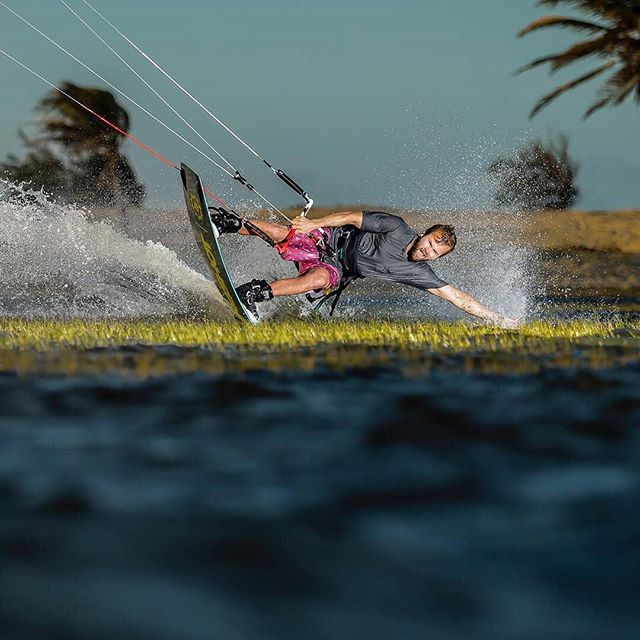 Here's to a laidback start to the week. 
Rider: @samlight1 
Photo: @andre_magarao