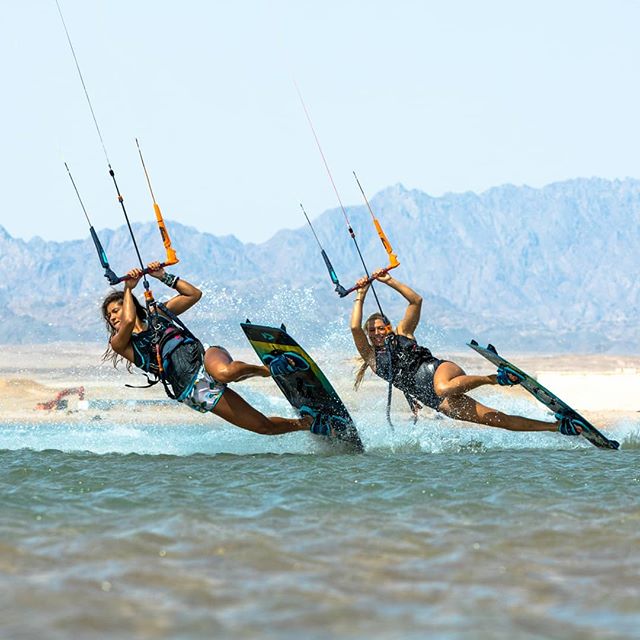 Simon says.... go watch the Sum of 5 movie live at www.thekiteboarder.com... then go double darkslide with your best friend. 
Photo: @tobybromwich